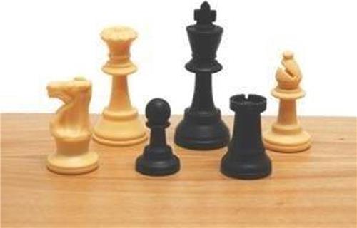 Schaakstukken Kunststof/93mm./Staunton/in kist/Maat 6