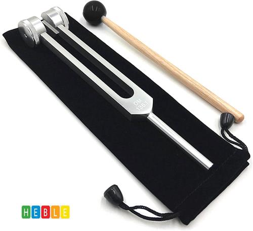 *** Stemvork mid ohm 136.1Hz - Hart Chakra - Stemmen - Set - Incl. houder, zakje en stoothoutje - van Heble® ***