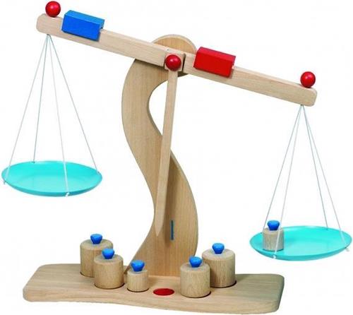 Goki Houten weegschaal met 6 gewichtjes 30 x 10 x 31 cm