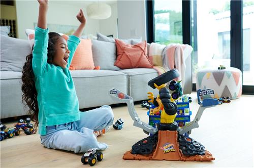 Hot Wheels Monster Trucks ARENA SMASHERS MEGA-WREX VS CRUSHZILLA TAKEDOWN Playset