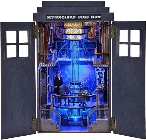 Fubzz DIY Bouwpakket Miniatuur Telefooncel - Houten Verlicht Model - Creatieve Puzzel En Boeksteun - Unieke Boekenkast Decoratie Voor Jong En Oud