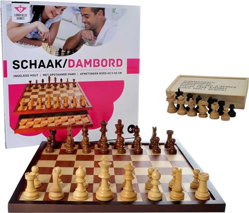 Schaakbord met schaakstukken