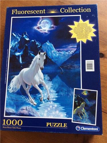 Clementoni Fluorescent Collection The White Stallion