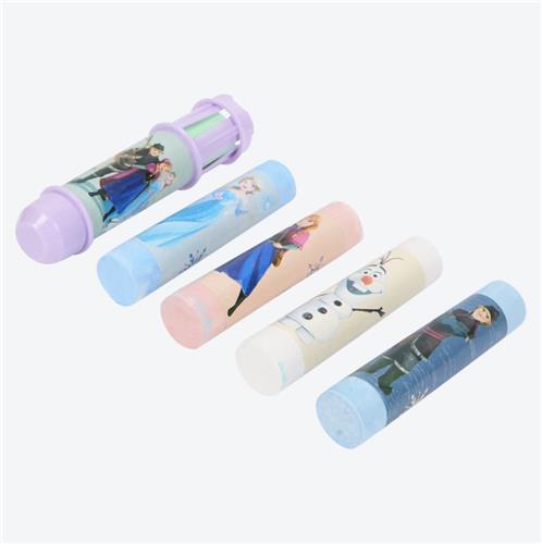 Disney Stoepkrijt - Buiten Spelen - Thema: Frozen Elsa & Anna - 5 Kleuren & Stoepkrijthouder voor Schone Handen - Buiten Speelgoed - Tuin Speelgoed - Creatief Speelgoed - Cadeau voor Jongens & Meisjes - Handvat + Stoepkrijt - Frozen2 Elsa en Anna