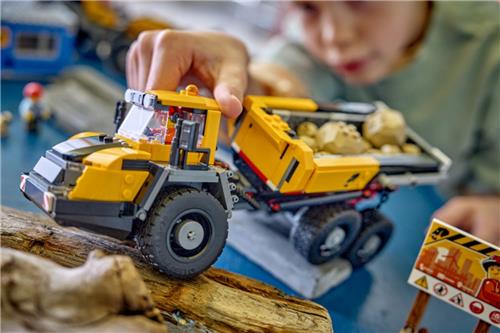 LEGOÂ® City Kiepwagen en Voorlader - Bouwset met 2 Bouwplaatsvoertuigen en Draagbaar Bouwkantoor - Kinderspeelgoed - Leuke Cadeautip voor Jongens en Meisjes Vanaf 8 Jaar - 60494