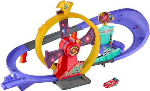 Disney en Pixar Cars race om Bliksem McQueen te vieren met een feestelijke racebaan, speelset