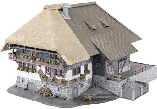 Faller 130013 H0 Jubelummodel Schwarzwaldhof met 2 figuren