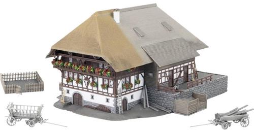 Faller 232010 N Jubelummodel Schwarzwaldhof met 2 figuren