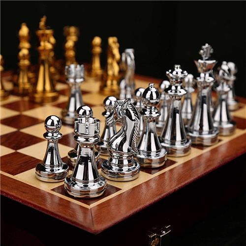 Schaakstenen - Goud en Zilver - Inklapbaar Schaakbord van Hout en Metaal - Luxe Ambachtelijk Schaakspel voor Alle Leeftijden