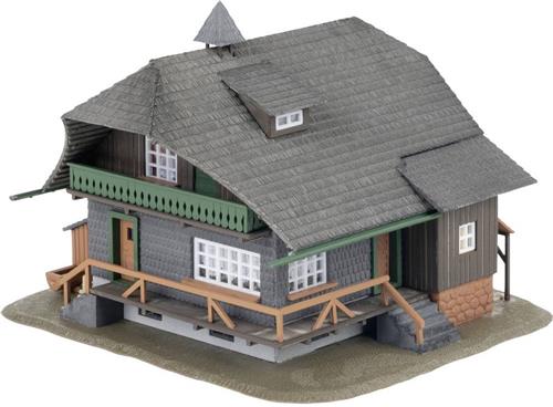 Faller 130010 H0 JubilÃ¤ummodel Schwarzwaldhaus met figuur