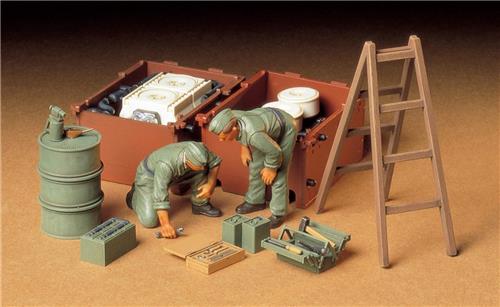 1:35 Tamiya 35180 Diorama-Set German Engine Maint.Cr. with 2 Figures Plastic Modelbouwpakket