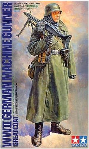 1:16 Tamiya 36306 WWII German Machine Gunner - Greatcoat Plastic Modelbouwpakket