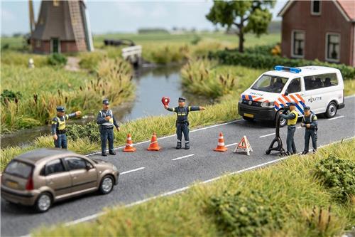 Faller Modelbouwpakket Militaire voertuigen - N 155621 Nederlandse Verkeerscontrole - 6 Figuren Plastic - 1:160 - Modelbouw