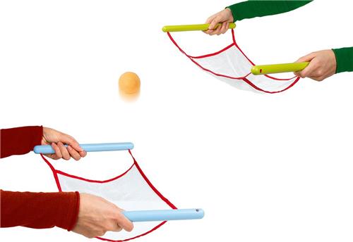 Gezelschapsspel: GOOI en VANG de BAL 54x27,5x2cm, bal in vilt, hout en  tekstiel, 3+