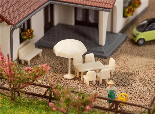 Faller - Tafels, stoelen, zonneschermen - modelbouwsets, hobbybouwspeelgoed voor kinderen, modelverf en accessoires