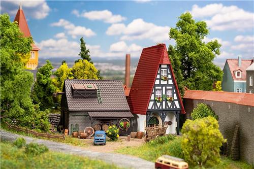 Faller - 1/160 STADHUIS MET WIJNKELDER (4/24) * - modelbouwsets, hobbybouwspeelgoed voor kinderen, modelverf en accessoires