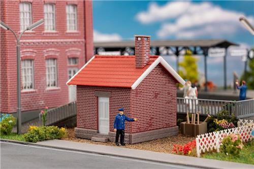 Faller - 1/87 SPOORWEGHUISJE MET BAANWACHTER (2/24) * - modelbouwsets, hobbybouwspeelgoed voor kinderen, modelverf en accessoires