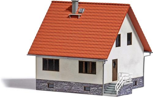 Busch - WOHNHAUS MIT TREPPENAUFGANG H0 - modelbouwsets, hobbybouwspeelgoed voor kinderen, modelverf en accessoires