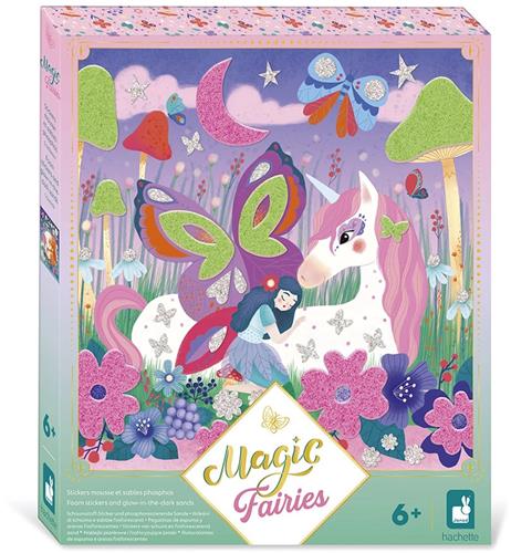 Janod Magic Fairies - Creatief Pakket - Stickers En Zand Magische Feeën - Compleet Knutselpakket Met 5 Afbeeldingen Om Te Versieren Met Zandgestraalde Stickers - Creatieve Vrijetijdsbesteding Rond Het Thema Feeën - Geschikt Vanaf 6 Jaar